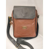 Morral Francesco color roble con tapa y correa en negro