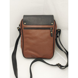 Morral Francesco color roble con tapa y correa en negro