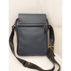 Morral Francesco color azul con tapa y correa en negro