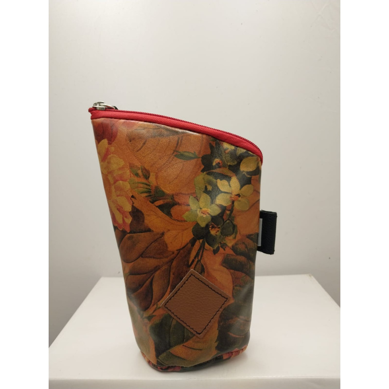 Yerbero de cuero color floreado rojo