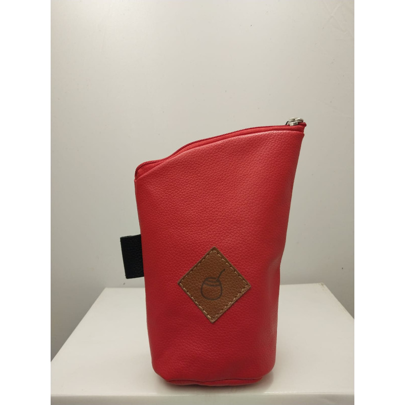 Yerbero de cuero color graneado rojo