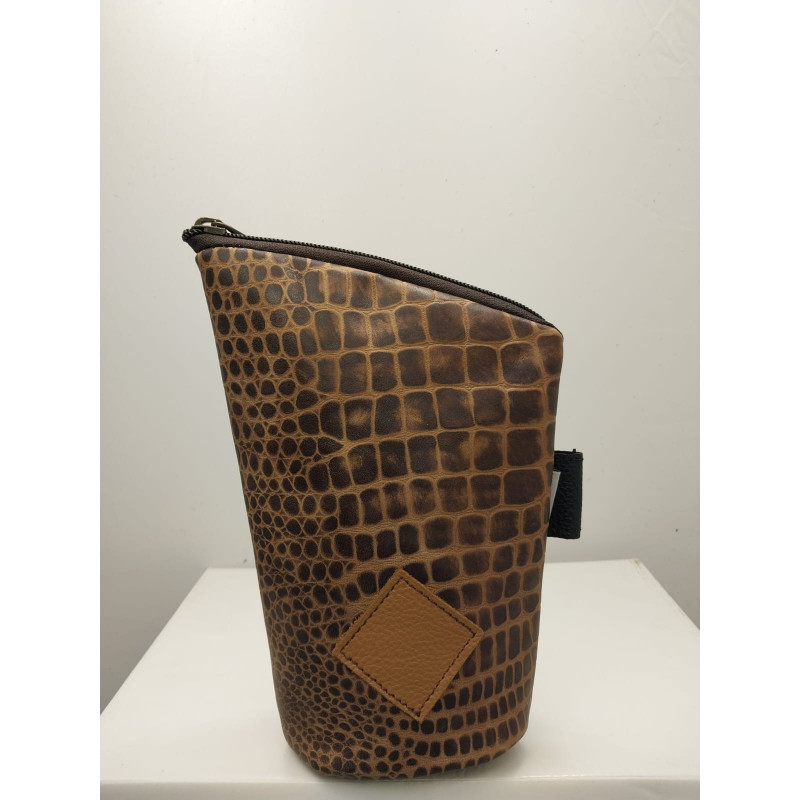 Yerbero de cuero color reptil marrón