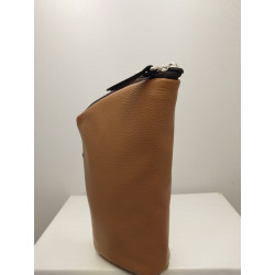 Yerbero de cuero color graneado suela