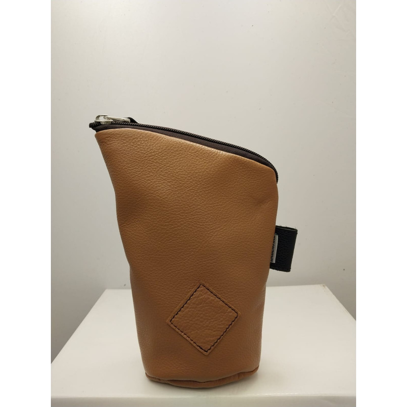 Yerbero de cuero color graneado suela