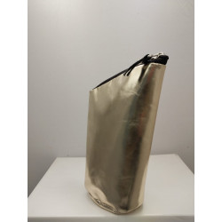 Yerbero de cuero color plateado