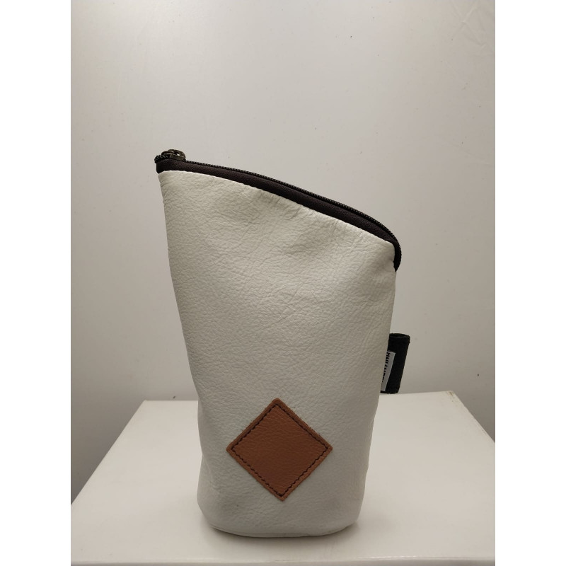 Yerbero de cuero color blanco