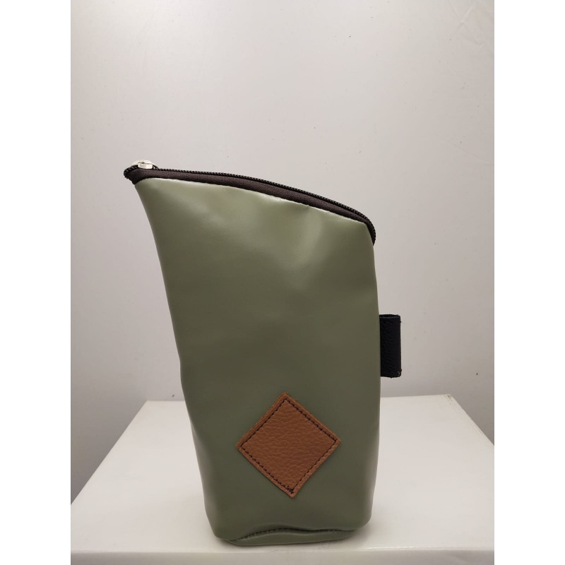 Yerbero de cuero color verde liso