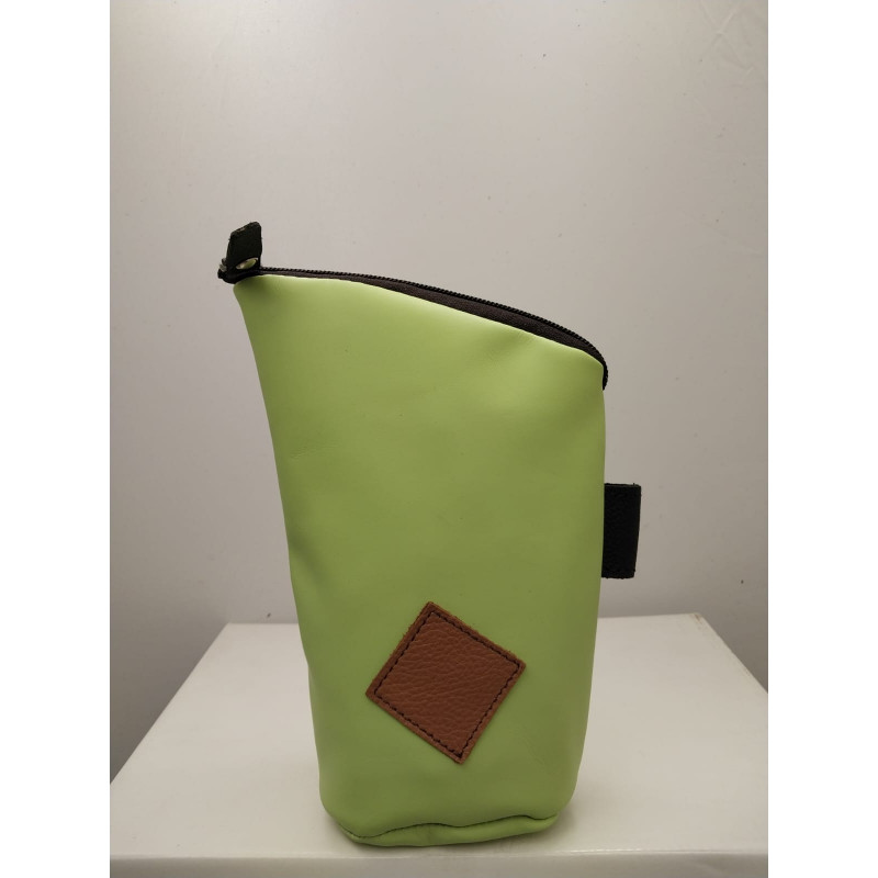 Yerbero de cuero color verde amarillo