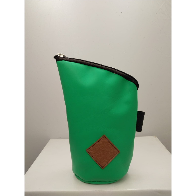 Yerbero de cuero color verde