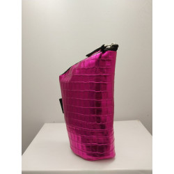 Yerbero de cuero color reptil fucsia