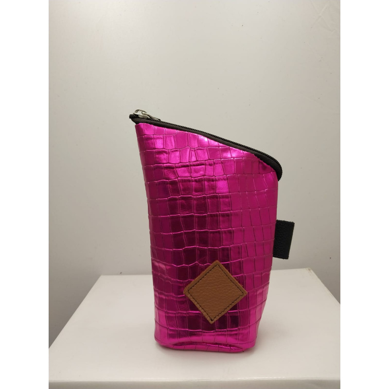 Yerbero de cuero color reptil fucsia